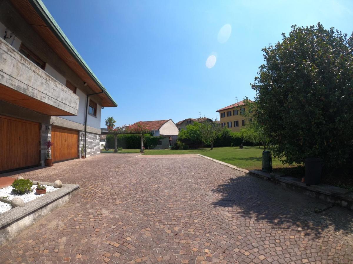 Bella Vita Guesthouse -Parcheggio Privato Interno Arona Exterior photo