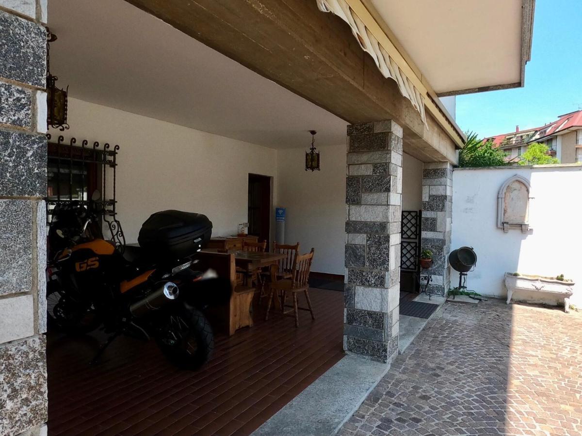 Bella Vita Guesthouse -Parcheggio Privato Interno Arona Exterior photo
