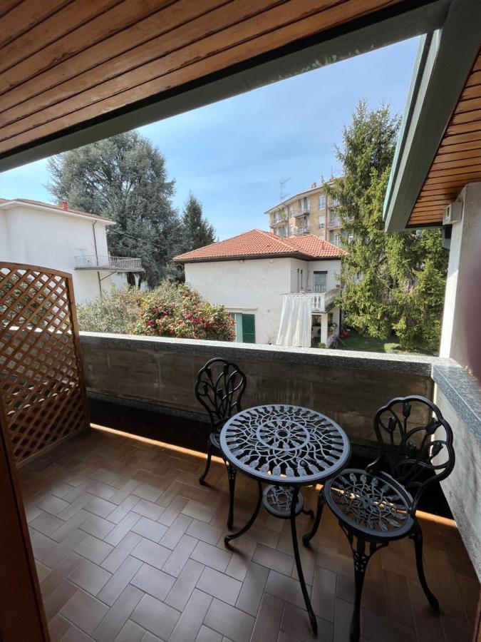 Bella Vita Guesthouse -Parcheggio Privato Interno Arona Exterior photo