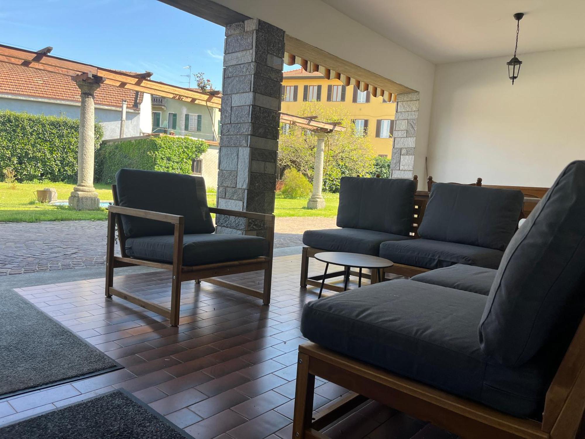 Bella Vita Guesthouse -Parcheggio Privato Interno Arona Exterior photo