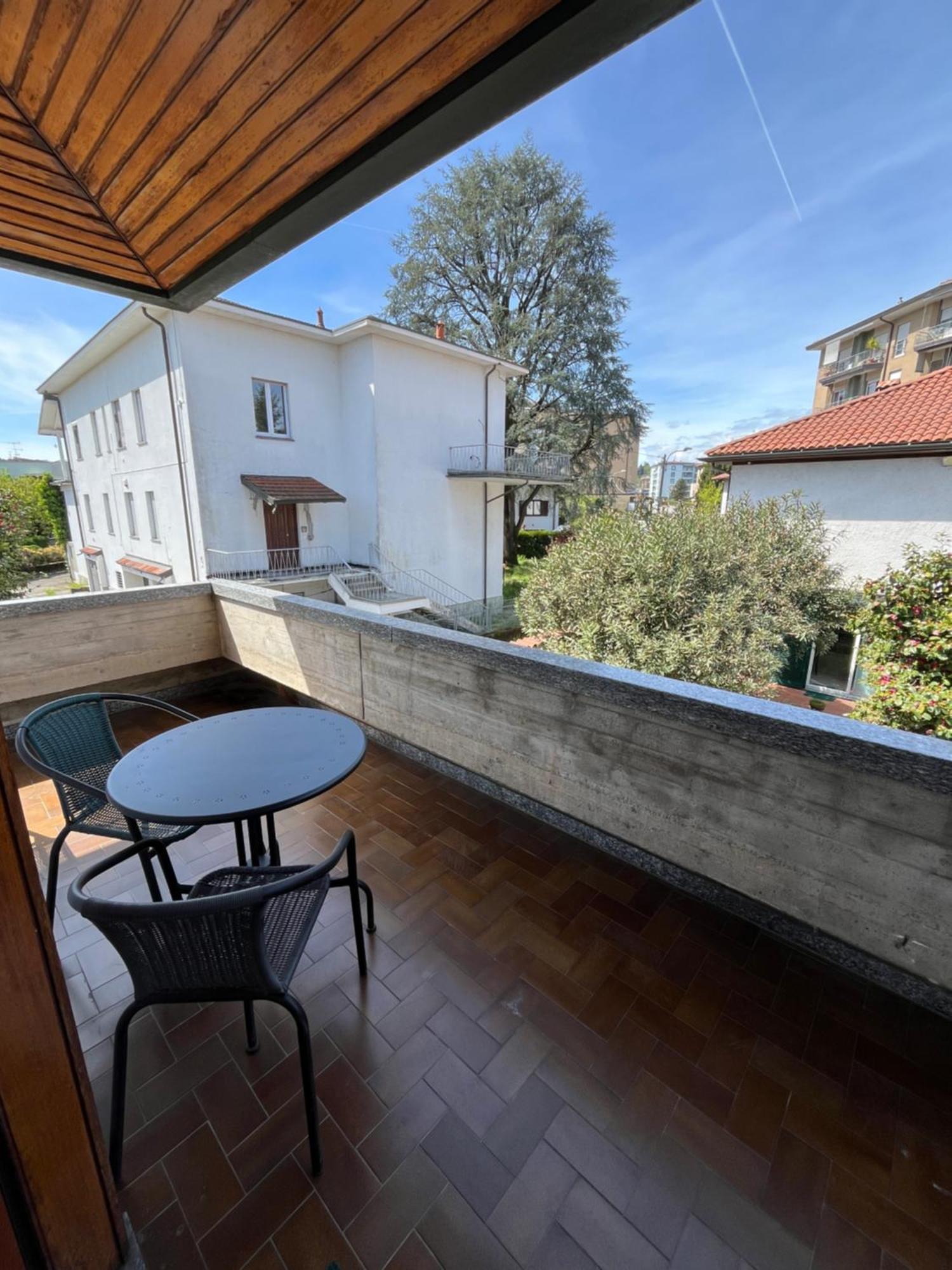 Bella Vita Guesthouse -Parcheggio Privato Interno Arona Exterior photo