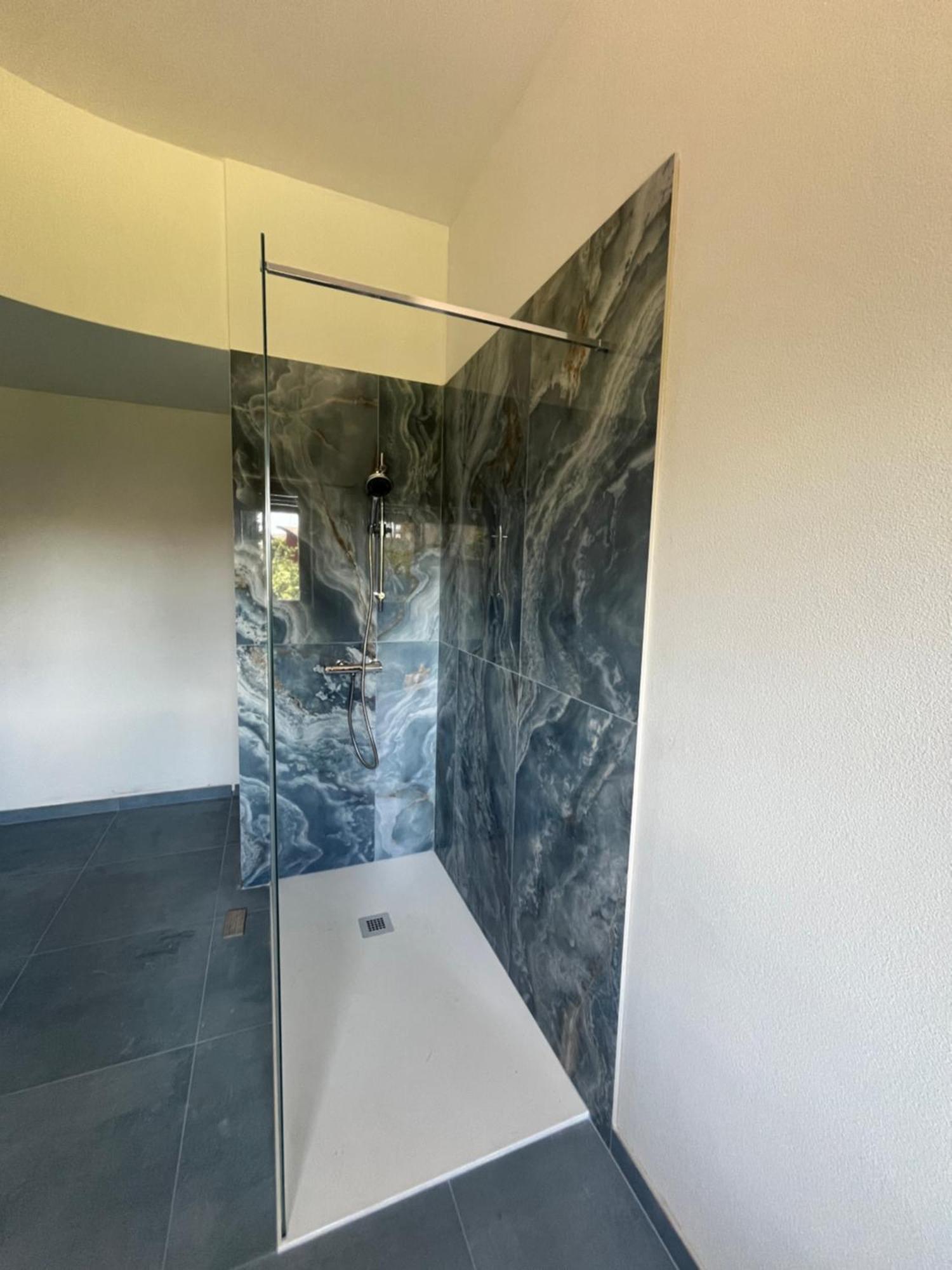 Bella Vita Guesthouse -Parcheggio Privato Interno Arona Exterior photo