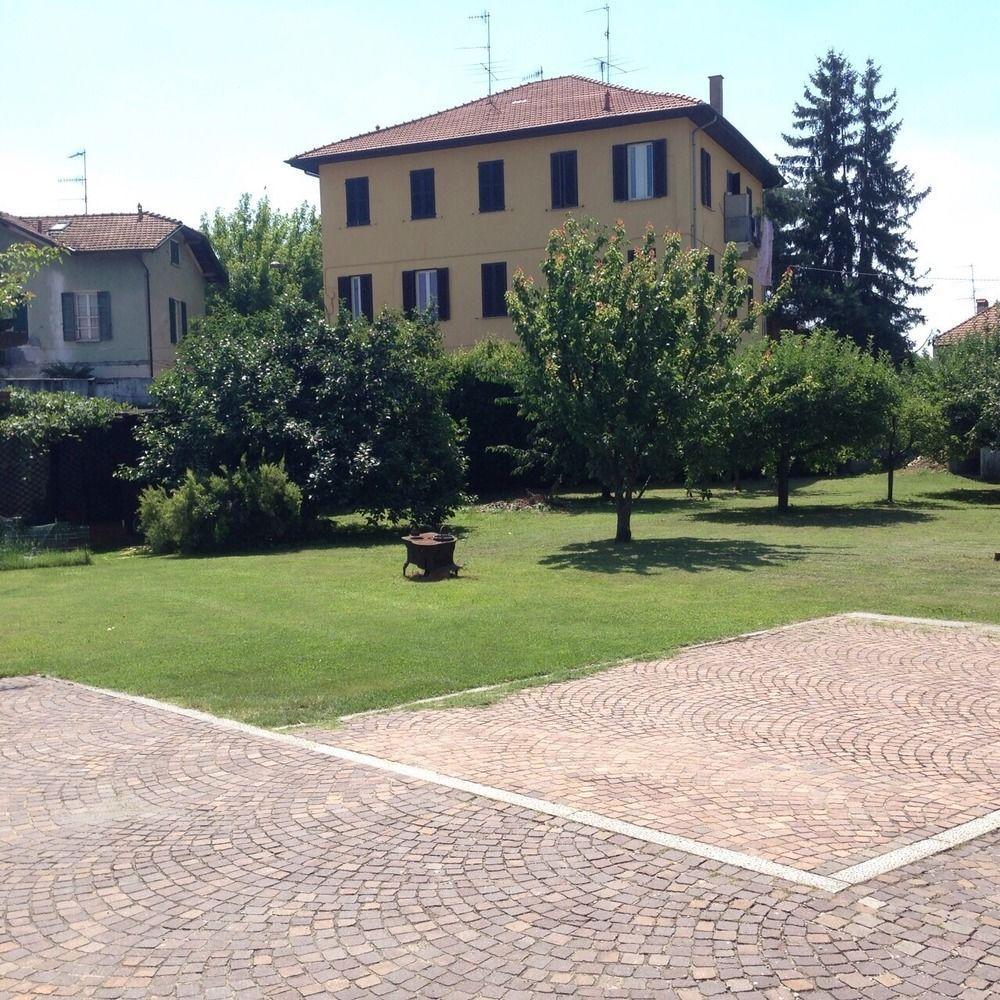 Bella Vita Guesthouse -Parcheggio Privato Interno Arona Exterior photo