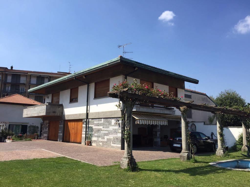 Bella Vita Guesthouse -Parcheggio Privato Interno Arona Exterior photo